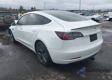 2019 Tesla Model 3 Long Range/Mid Range/Standard Range/Standard Range Plus z USA, uszkodzony, nr VIN 5YJ3E1EAXKF310120